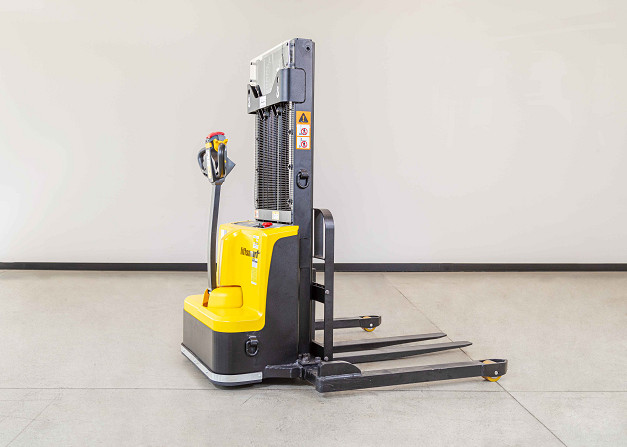 Walkie Stacker