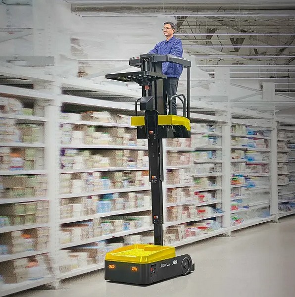 Personnel lift or work assist vehicle